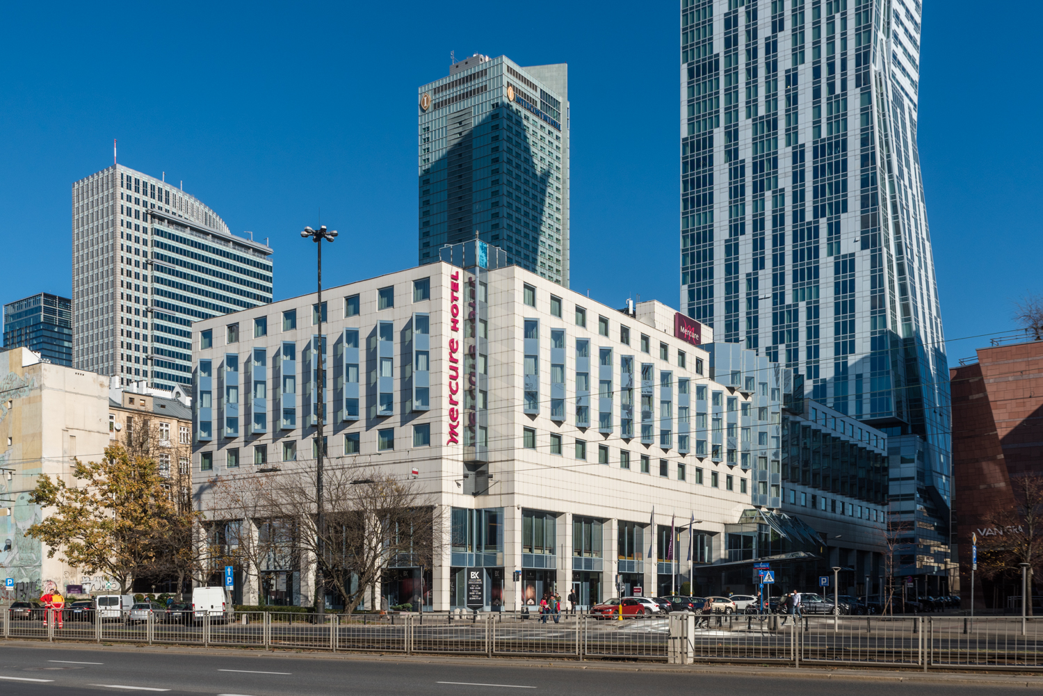 Zdjęcie architektury budynku Hotel Holiday Inn (obecnie Hotel Mercure Warszawa Centrum)